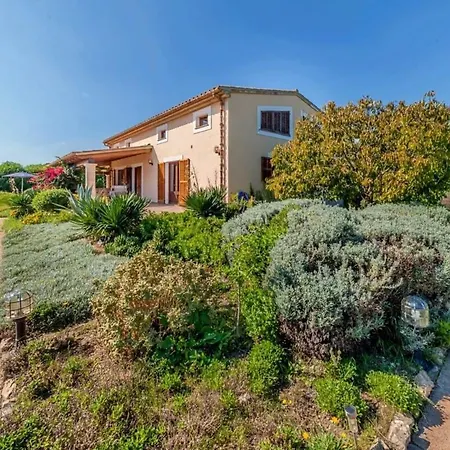 Valerie - A Peaceful Escape Close To Port Holiday home