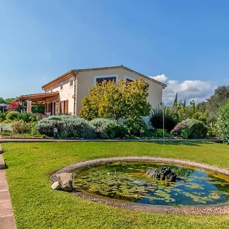 Valerie - A Peaceful Escape Close To Port Holiday home *